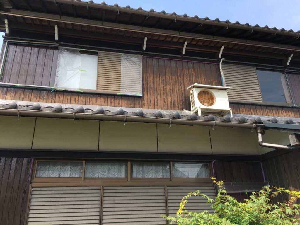 【小浜市で板張り外壁の塗装工事】木の温もりを守るための施工レポート