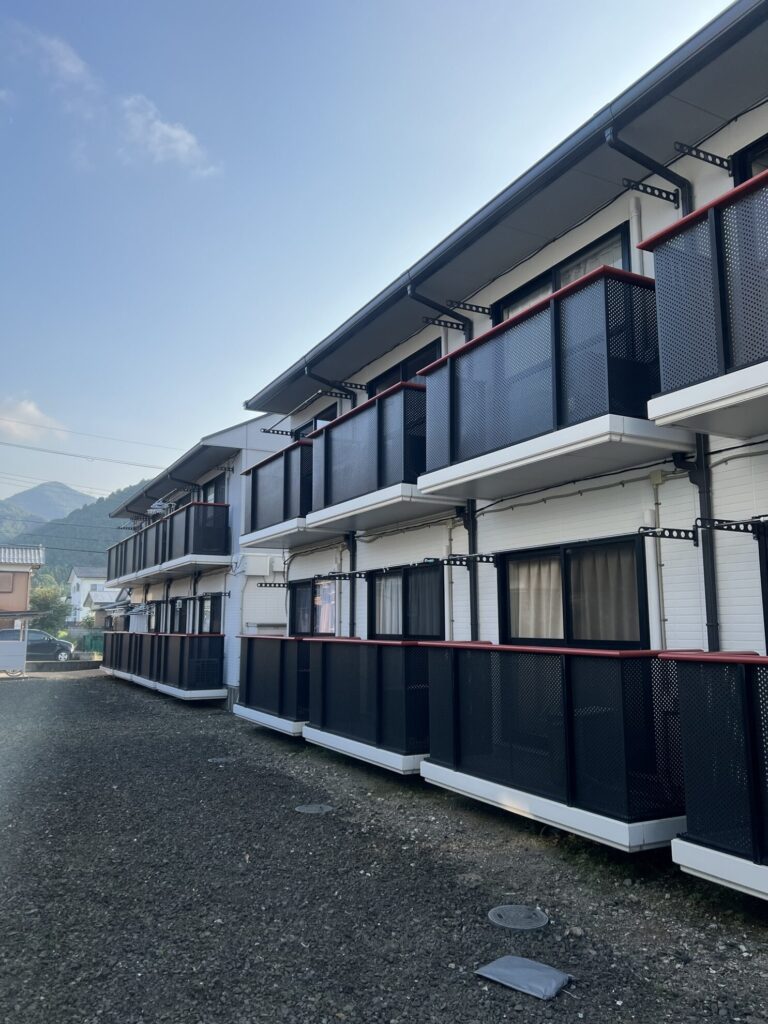 【小浜市 アパート屋根・外壁塗装工】共用部から全景まで美しく！入居者様にも喜ばれた施工事例