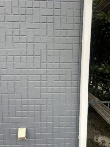 小浜市 外壁塗装 白とグレーの色分け