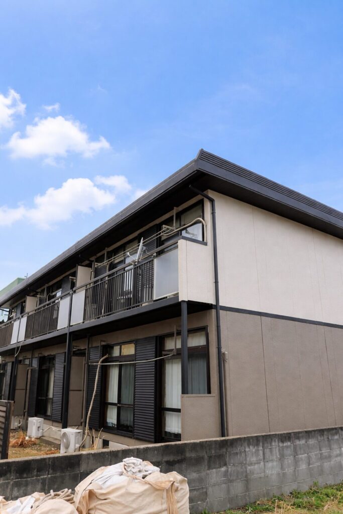 小浜市の外壁塗装事例【最終編】｜施工前後の変化をご紹介。外壁・屋根・付帯部まで整った完工後の仕上がり