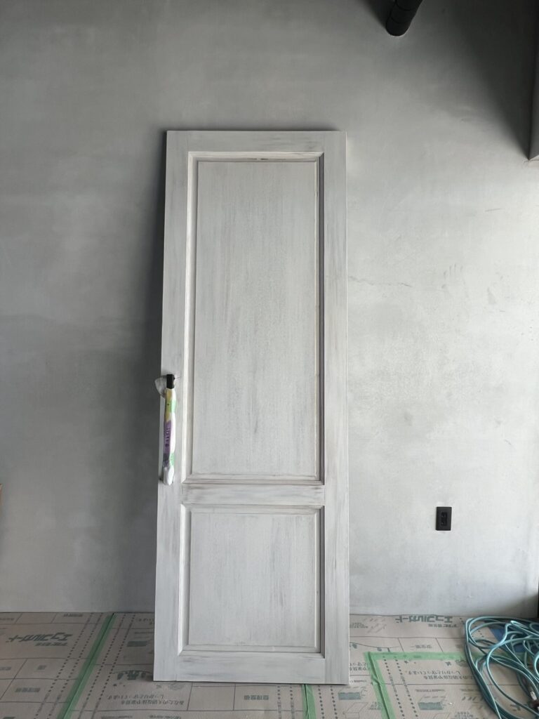 小浜市でドアのアンティーク塗装を行いました｜愛着のある建具をよみがえらせる塗装工事