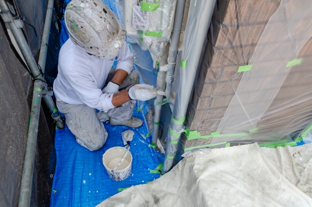 小浜市の外壁塗装で窓を養生する理由｜工事中の開閉・換気・エアコンも解説
